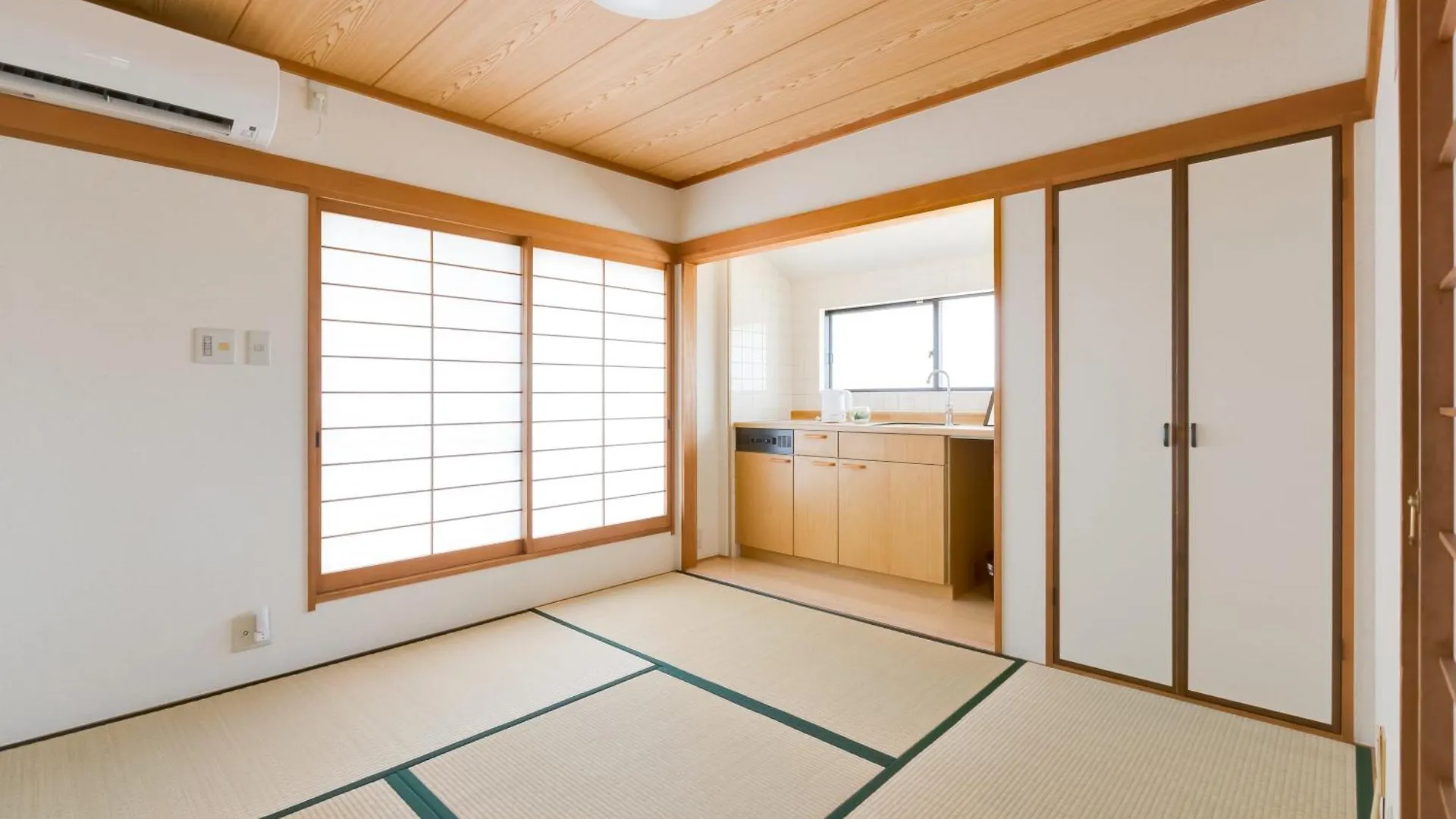 Guest house Plus 9 Station Inn Izumisano Japan